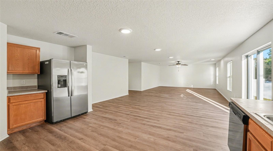 DAVENPORT, Florida 33896, 4 Bedrooms Bedrooms, ,2 BathroomsBathrooms,Residential,For Sale,WAKEVIEW,0,MFRO6385867