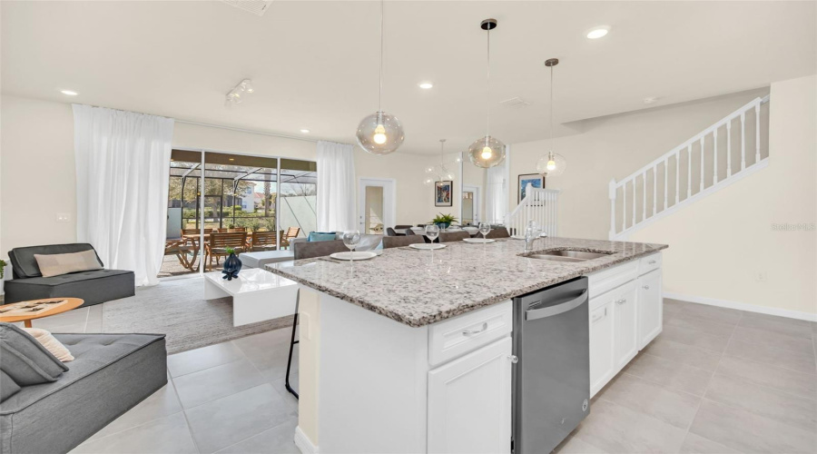 DAVENPORT, Florida 33837, 5 Bedrooms Bedrooms, ,4 BathroomsBathrooms,Residential,For Sale,OAKMOSS,0,MFRO6385813