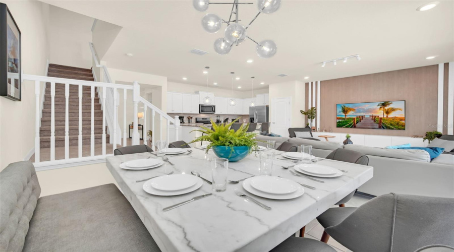 DAVENPORT, Florida 33837, 5 Bedrooms Bedrooms, ,4 BathroomsBathrooms,Residential,For Sale,OAKMOSS,0,MFRO6385813