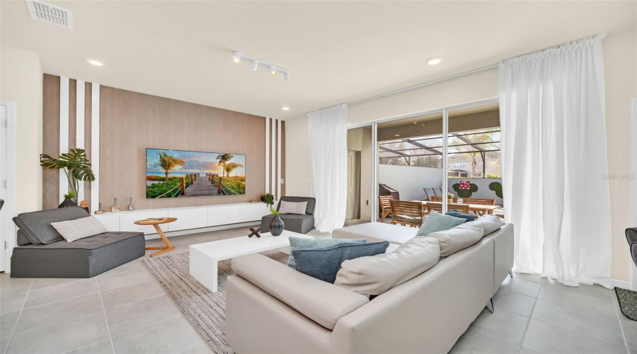 DAVENPORT, Florida 33837, 5 Bedrooms Bedrooms, ,4 BathroomsBathrooms,Residential,For Sale,OAKMOSS,0,MFRO6385813