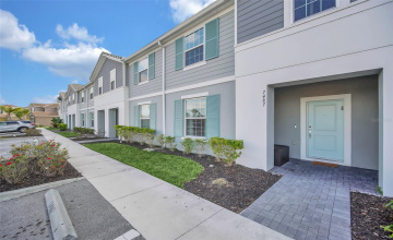 DAVENPORT, Florida 33837, 5 Bedrooms Bedrooms, ,4 BathroomsBathrooms,Residential,For Sale,OAKMOSS,0,MFRO6385813