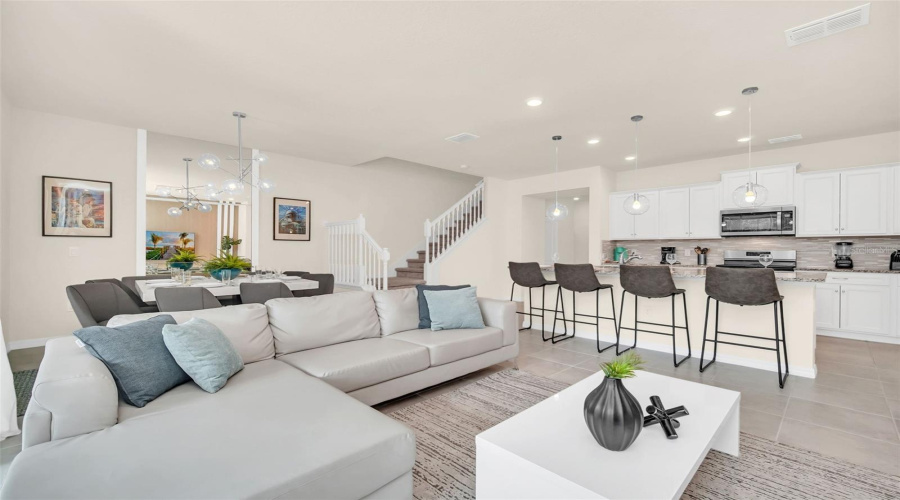 DAVENPORT, Florida 33837, 5 Bedrooms Bedrooms, ,4 BathroomsBathrooms,Residential,For Sale,OAKMOSS,0,MFRO6385813