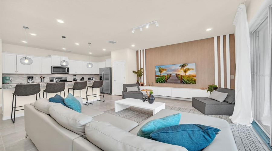 DAVENPORT, Florida 33837, 5 Bedrooms Bedrooms, ,4 BathroomsBathrooms,Residential,For Sale,OAKMOSS,0,MFRO6385813