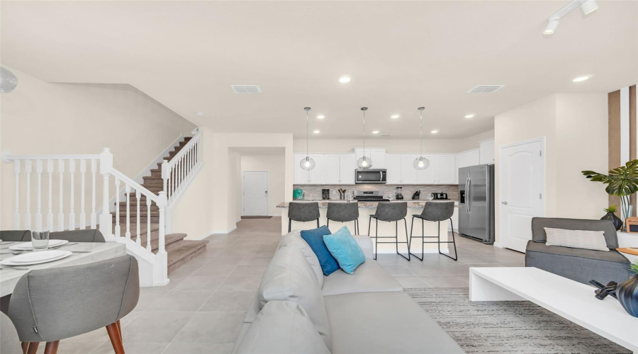 DAVENPORT, Florida 33837, 5 Bedrooms Bedrooms, ,4 BathroomsBathrooms,Residential,For Sale,OAKMOSS,0,MFRO6385813