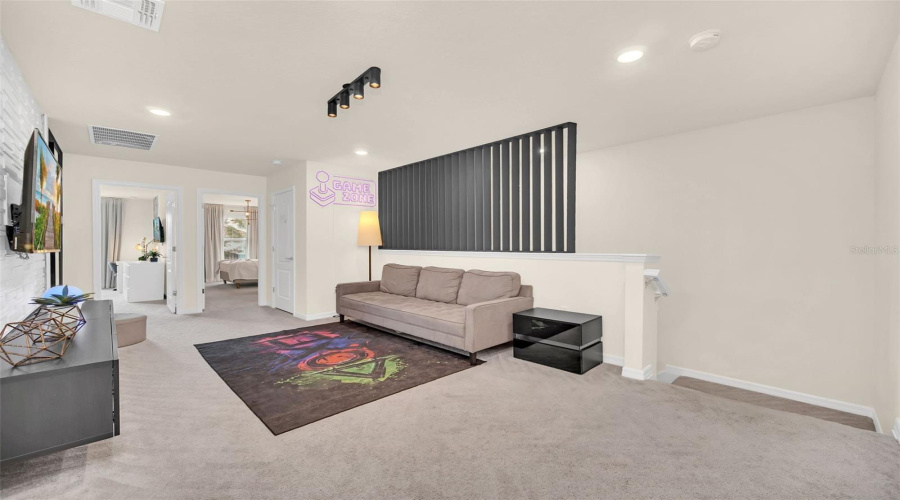 DAVENPORT, Florida 33837, 5 Bedrooms Bedrooms, ,4 BathroomsBathrooms,Residential,For Sale,OAKMOSS,0,MFRO6385813