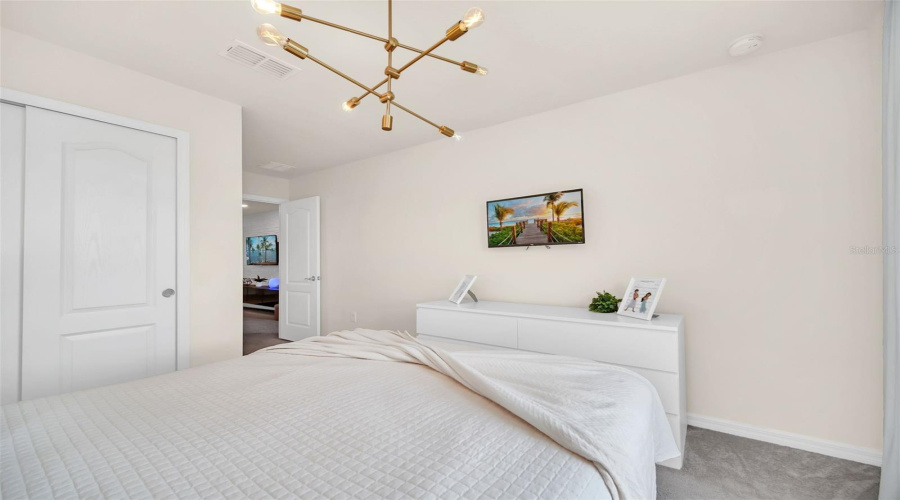 DAVENPORT, Florida 33837, 5 Bedrooms Bedrooms, ,4 BathroomsBathrooms,Residential,For Sale,OAKMOSS,0,MFRO6385813