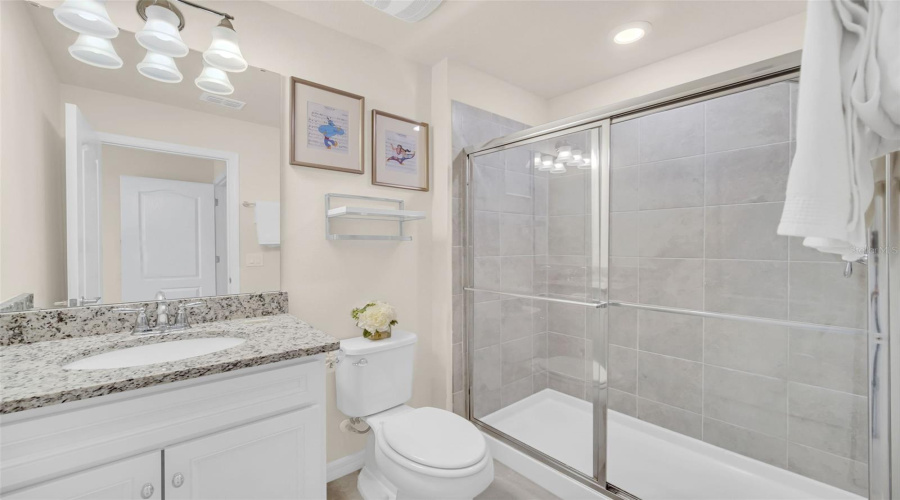 DAVENPORT, Florida 33837, 5 Bedrooms Bedrooms, ,4 BathroomsBathrooms,Residential,For Sale,OAKMOSS,0,MFRO6385813