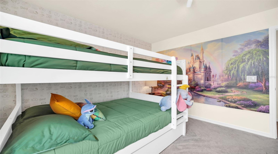 DAVENPORT, Florida 33837, 5 Bedrooms Bedrooms, ,4 BathroomsBathrooms,Residential,For Sale,OAKMOSS,0,MFRO6385813