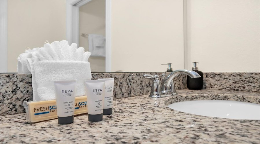 DAVENPORT, Florida 33837, 5 Bedrooms Bedrooms, ,4 BathroomsBathrooms,Residential,For Sale,OAKMOSS,0,MFRO6385813