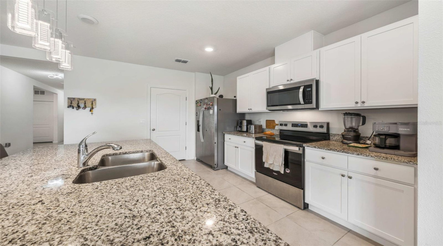 DAVENPORT, Florida 33837, 3 Bedrooms Bedrooms, ,2 BathroomsBathrooms,Residential,For Sale,CUMBERLAND,0,MFRO6386181