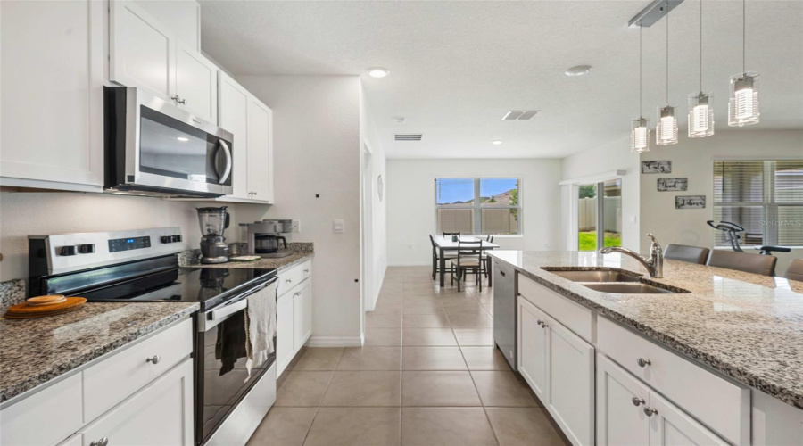 DAVENPORT, Florida 33837, 3 Bedrooms Bedrooms, ,2 BathroomsBathrooms,Residential,For Sale,CUMBERLAND,0,MFRO6386181