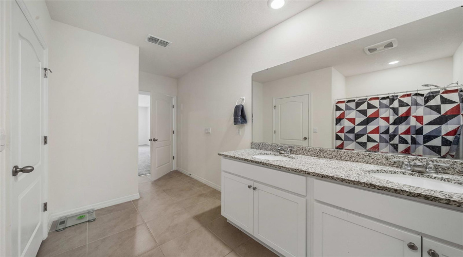 DAVENPORT, Florida 33837, 3 Bedrooms Bedrooms, ,2 BathroomsBathrooms,Residential,For Sale,CUMBERLAND,0,MFRO6386181