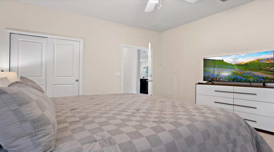 DAVENPORT, Florida 33897, 7 Bedrooms Bedrooms, ,5 BathroomsBathrooms,Residential,For Sale,LANA,0,MFRO6386038