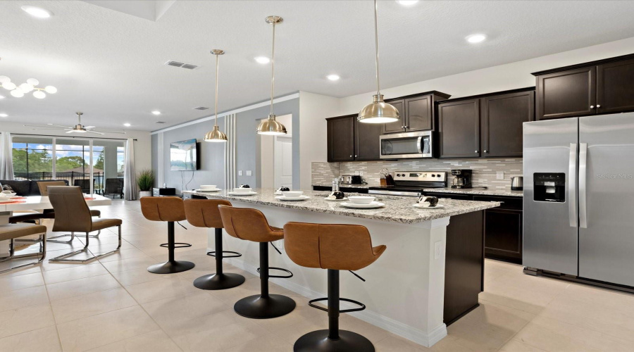 DAVENPORT, Florida 33897, 7 Bedrooms Bedrooms, ,5 BathroomsBathrooms,Residential,For Sale,LANA,0,MFRO6386038