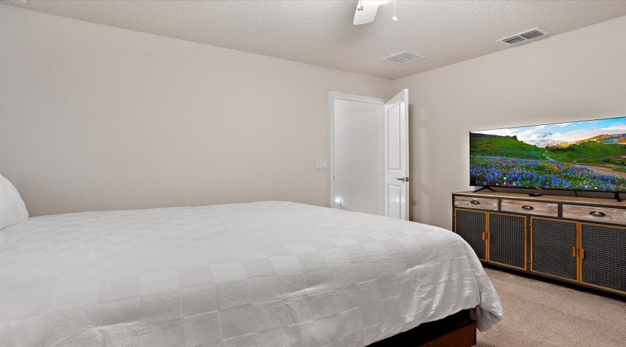 DAVENPORT, Florida 33897, 7 Bedrooms Bedrooms, ,5 BathroomsBathrooms,Residential,For Sale,LANA,0,MFRO6386038