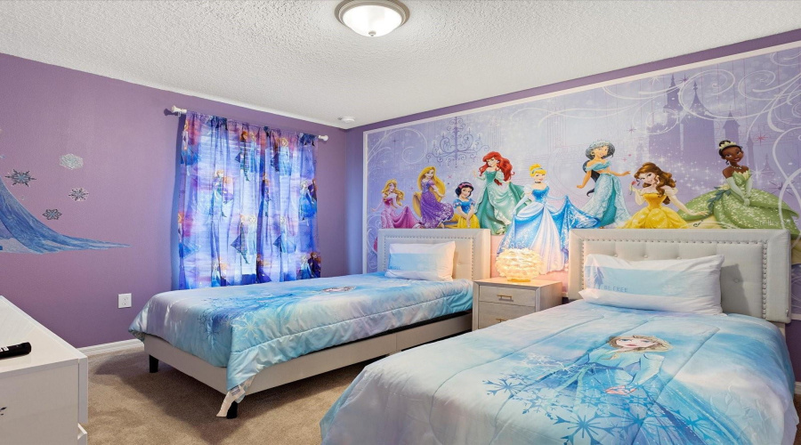 DAVENPORT, Florida 33897, 7 Bedrooms Bedrooms, ,5 BathroomsBathrooms,Residential,For Sale,LANA,0,MFRO6386038