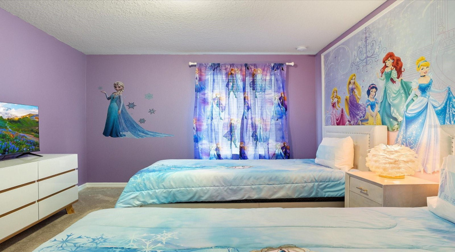 DAVENPORT, Florida 33897, 7 Bedrooms Bedrooms, ,5 BathroomsBathrooms,Residential,For Sale,LANA,0,MFRO6386038