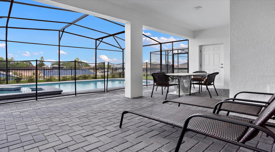 DAVENPORT, Florida 33897, 7 Bedrooms Bedrooms, ,5 BathroomsBathrooms,Residential,For Sale,LANA,0,MFRO6386038