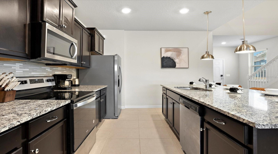 DAVENPORT, Florida 33897, 7 Bedrooms Bedrooms, ,5 BathroomsBathrooms,Residential,For Sale,LANA,0,MFRO6386038