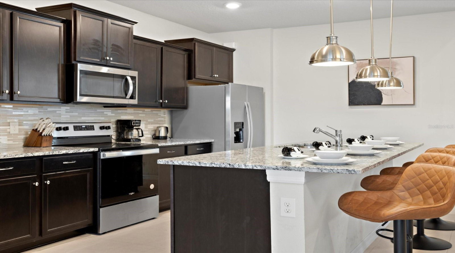 DAVENPORT, Florida 33897, 7 Bedrooms Bedrooms, ,5 BathroomsBathrooms,Residential,For Sale,LANA,0,MFRO6386038