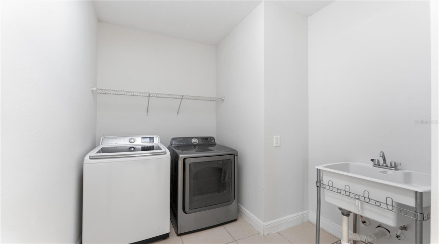 KISSIMMEE, Florida 34746, 4 Bedrooms Bedrooms, ,3 BathroomsBathrooms,Residential,For Sale,WINDLASS,0,MFRO6386215