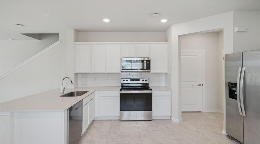 DAVENPORT, Florida 33896, 3 Bedrooms Bedrooms, ,2 BathroomsBathrooms,Residential,For Sale,FETCHING,0,MFRG5108732