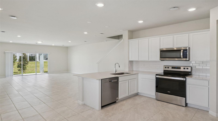 DAVENPORT, Florida 33896, 3 Bedrooms Bedrooms, ,2 BathroomsBathrooms,Residential,For Sale,FETCHING,0,MFRG5108732