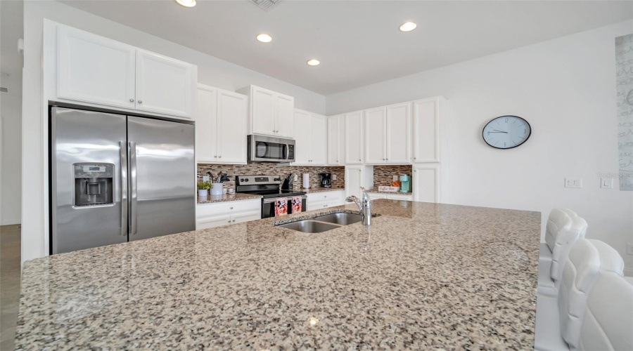 DAVENPORT, Florida 33896, 3 Bedrooms Bedrooms, ,2 BathroomsBathrooms,Residential,For Sale,CAPTIVA,0,MFRA4682725