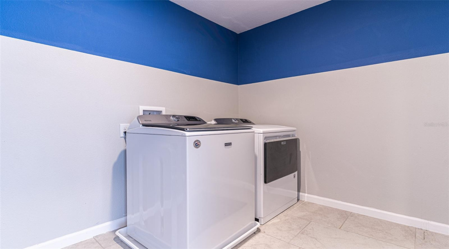 DAVENPORT, Florida 33837, 5 Bedrooms Bedrooms, ,3 BathroomsBathrooms,Residential,For Sale,SUGARWOOD,0,MFRL4959593