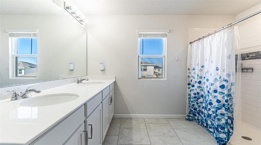 DAVENPORT, Florida 33837, 5 Bedrooms Bedrooms, ,3 BathroomsBathrooms,Residential,For Sale,SUGARWOOD,0,MFRL4959593