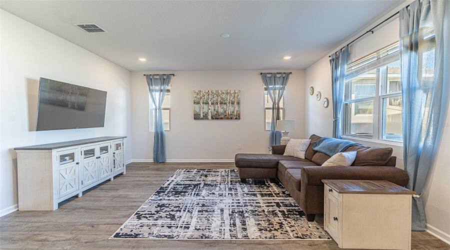 DAVENPORT, Florida 33837, 5 Bedrooms Bedrooms, ,3 BathroomsBathrooms,Residential,For Sale,SUGARWOOD,0,MFRL4959593