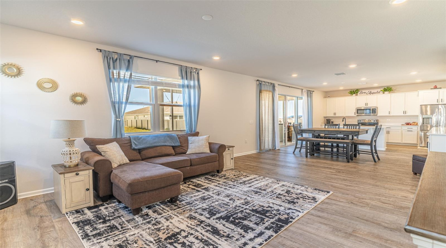 DAVENPORT, Florida 33837, 5 Bedrooms Bedrooms, ,3 BathroomsBathrooms,Residential,For Sale,SUGARWOOD,0,MFRL4959593