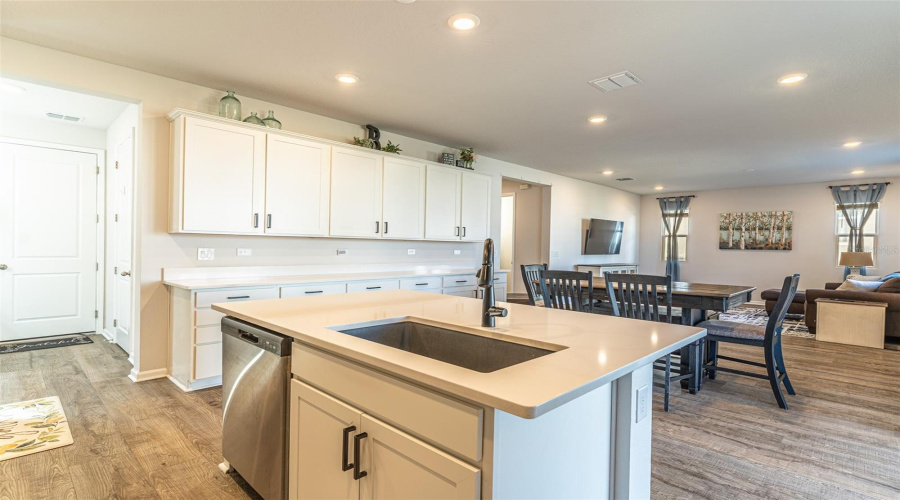 DAVENPORT, Florida 33837, 5 Bedrooms Bedrooms, ,3 BathroomsBathrooms,Residential,For Sale,SUGARWOOD,0,MFRL4959593