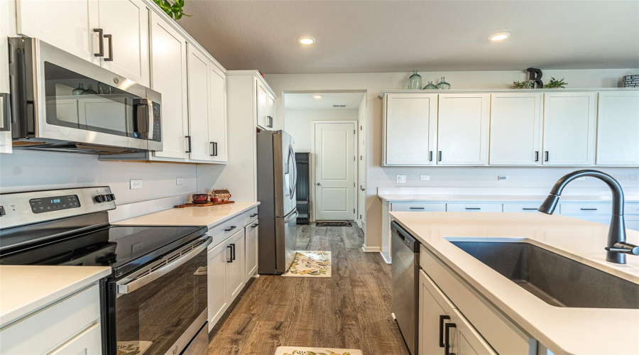 DAVENPORT, Florida 33837, 5 Bedrooms Bedrooms, ,3 BathroomsBathrooms,Residential,For Sale,SUGARWOOD,0,MFRL4959593