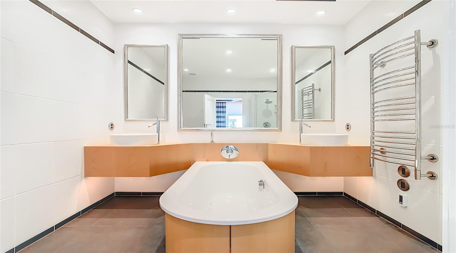 REUNION, Florida 34747, 3 Bedrooms Bedrooms, ,4 BathroomsBathrooms,Residential,For Sale,DESERT MOUNTAIN,0,MFRO6385657