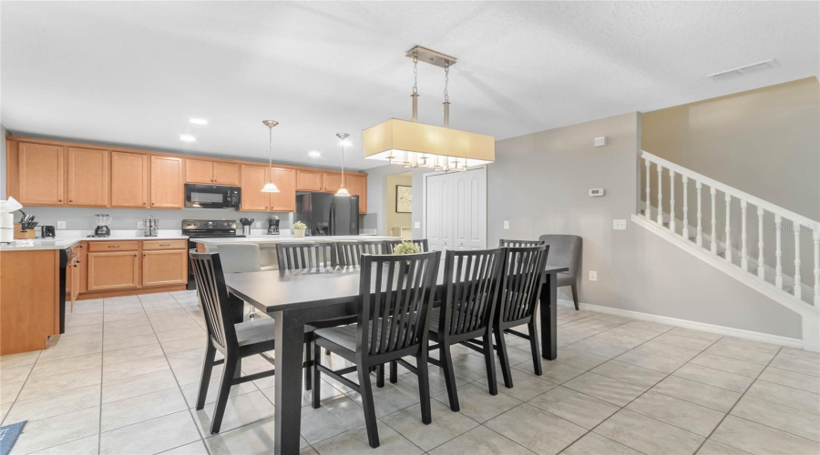 KISSIMMEE, Florida 34746, 6 Bedrooms Bedrooms, ,4 BathroomsBathrooms,Residential,For Sale,BLUE DIAMOND,0,MFRO6386514