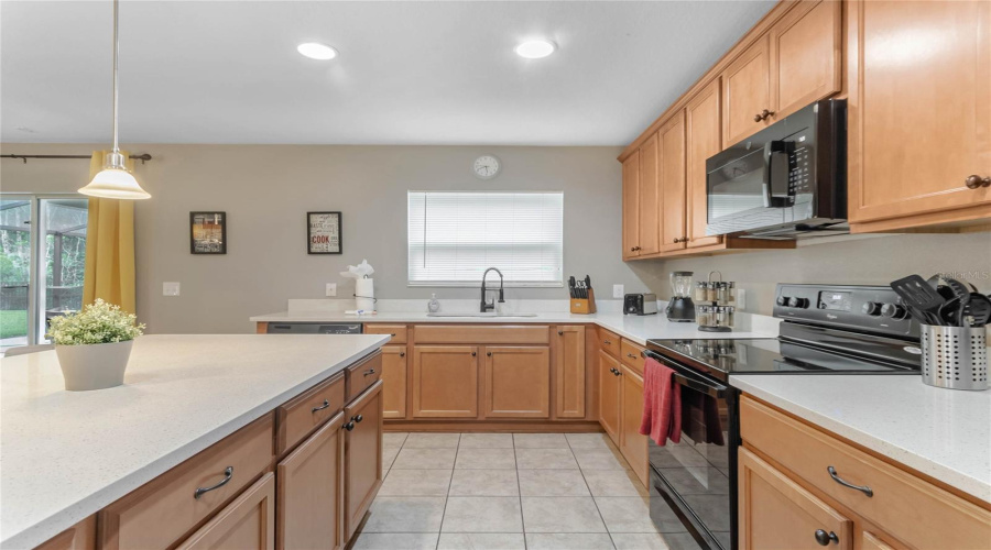 KISSIMMEE, Florida 34746, 6 Bedrooms Bedrooms, ,4 BathroomsBathrooms,Residential,For Sale,BLUE DIAMOND,0,MFRO6386514