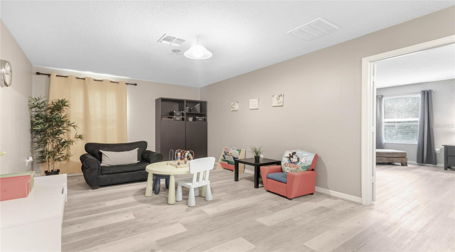 KISSIMMEE, Florida 34746, 6 Bedrooms Bedrooms, ,4 BathroomsBathrooms,Residential,For Sale,BLUE DIAMOND,0,MFRO6386514