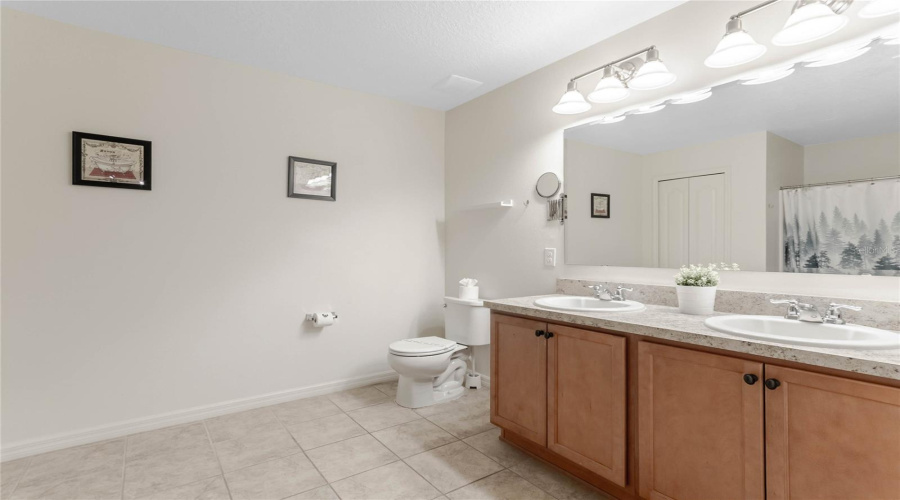 KISSIMMEE, Florida 34746, 6 Bedrooms Bedrooms, ,4 BathroomsBathrooms,Residential,For Sale,BLUE DIAMOND,0,MFRO6386514