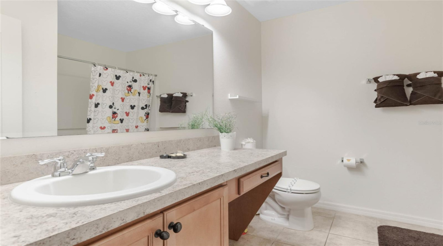 KISSIMMEE, Florida 34746, 6 Bedrooms Bedrooms, ,4 BathroomsBathrooms,Residential,For Sale,BLUE DIAMOND,0,MFRO6386514