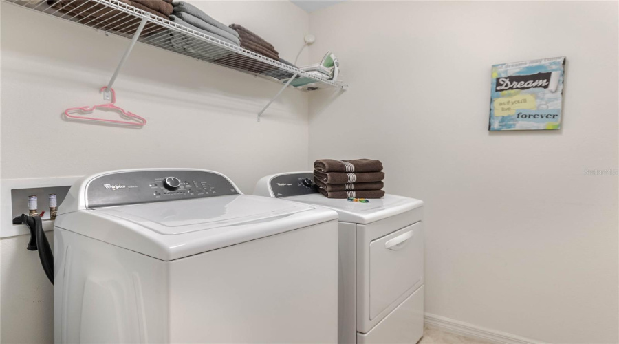 KISSIMMEE, Florida 34746, 6 Bedrooms Bedrooms, ,4 BathroomsBathrooms,Residential,For Sale,BLUE DIAMOND,0,MFRO6386514