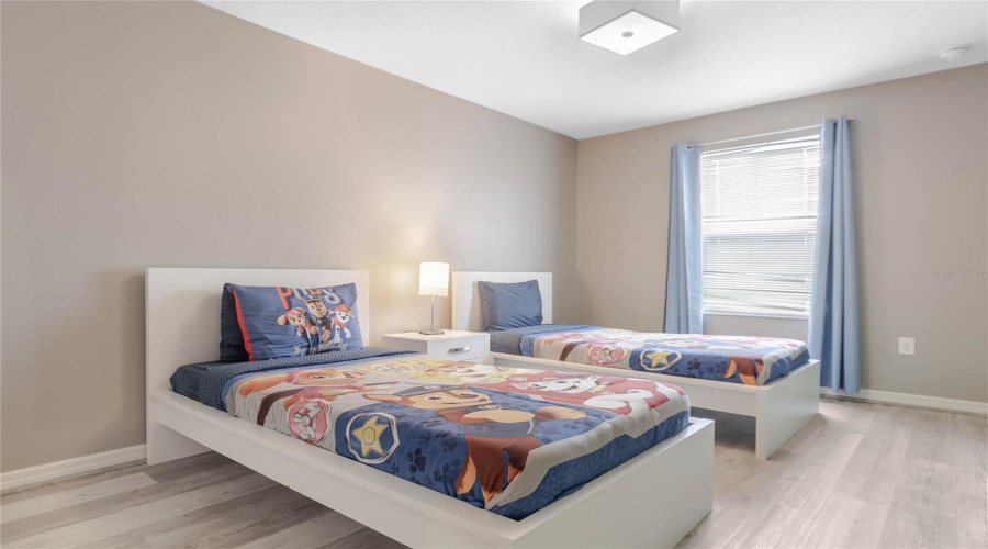 KISSIMMEE, Florida 34746, 6 Bedrooms Bedrooms, ,4 BathroomsBathrooms,Residential,For Sale,BLUE DIAMOND,0,MFRO6386514