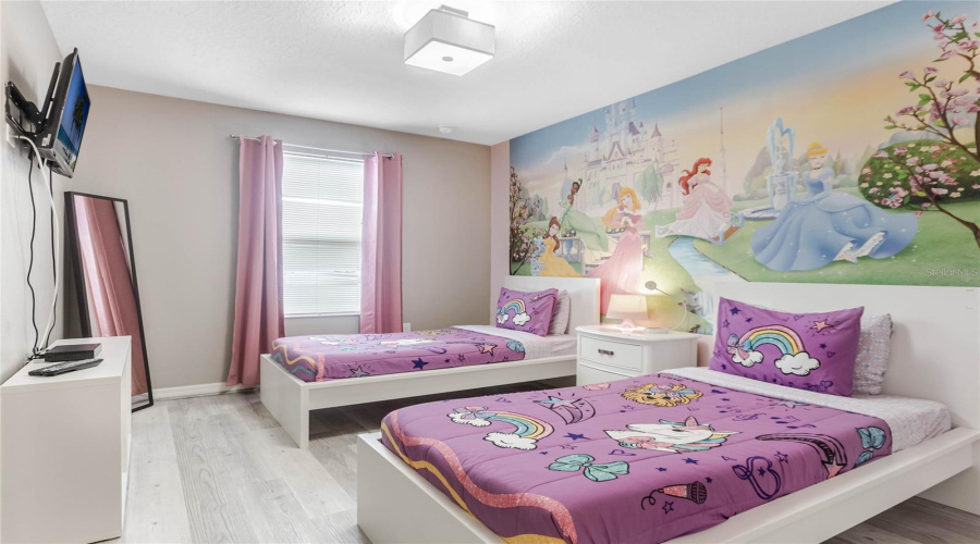 KISSIMMEE, Florida 34746, 6 Bedrooms Bedrooms, ,4 BathroomsBathrooms,Residential,For Sale,BLUE DIAMOND,0,MFRO6386514