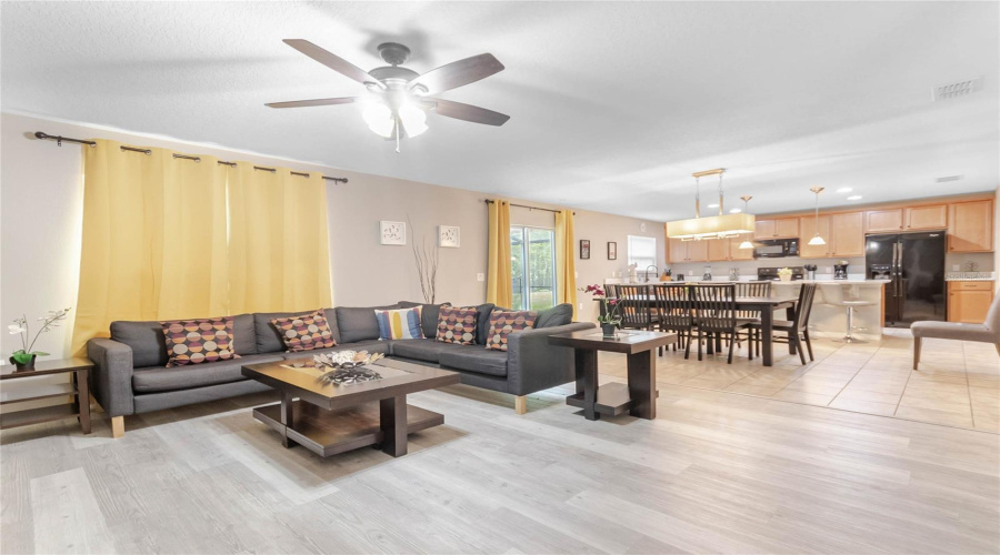 KISSIMMEE, Florida 34746, 6 Bedrooms Bedrooms, ,4 BathroomsBathrooms,Residential,For Sale,BLUE DIAMOND,0,MFRO6386514