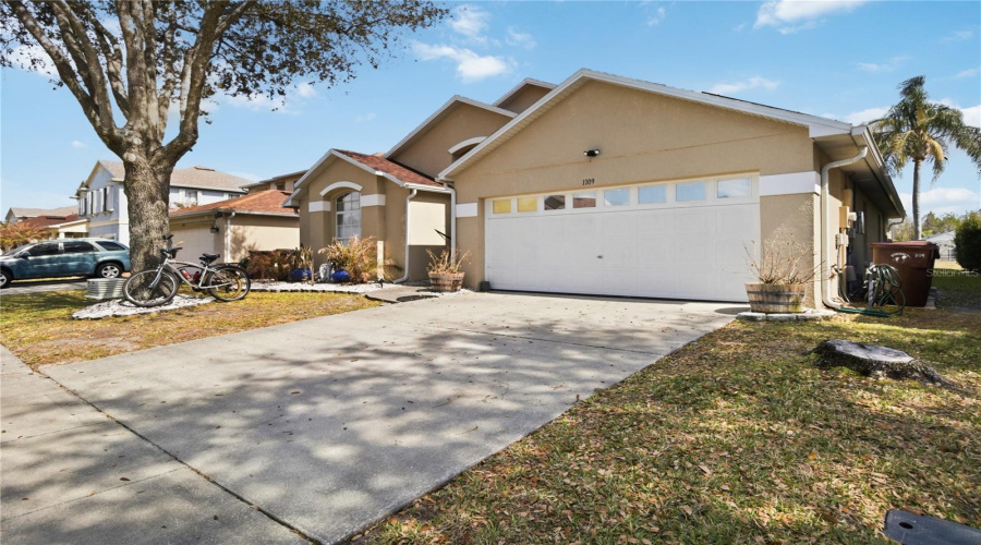 KISSIMMEE, Florida 34746, 4 Bedrooms Bedrooms, ,4 BathroomsBathrooms,Residential,For Sale,LIBERTY HALL,0,MFRS5144814