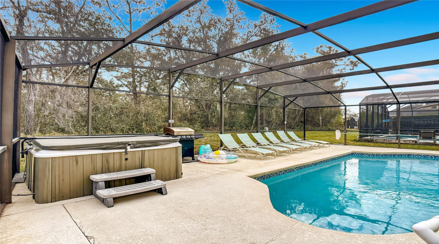 Hot tub to relax and soak after the parks