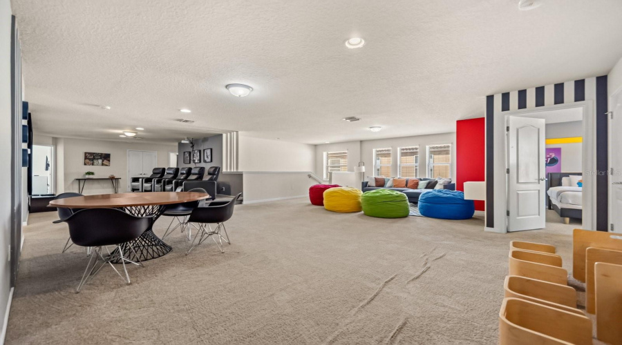 Great room/lounge on the second lebel