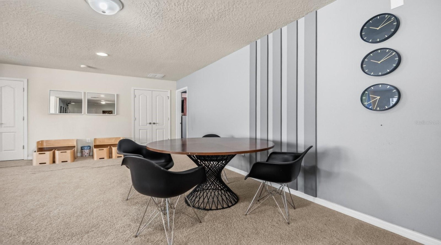 Second level bonus/lounge