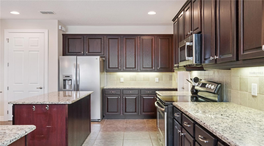 DAVENPORT, Florida 33837, 5 Bedrooms Bedrooms, ,3 BathroomsBathrooms,Residential,For Sale,DRAYTON AVE,0,MFRS5144153