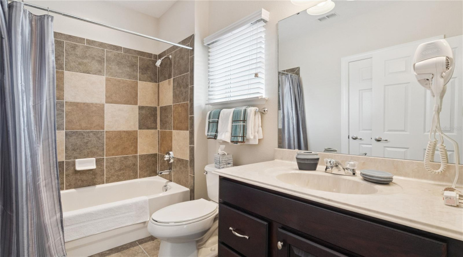 DAVENPORT, Florida 33837, 5 Bedrooms Bedrooms, ,3 BathroomsBathrooms,Residential,For Sale,DRAYTON AVE,0,MFRS5144153